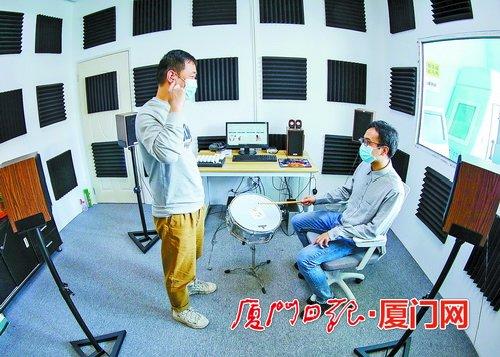 厦门是全国最大的助听器生产基地 中国技术自有品牌让听障人士重新